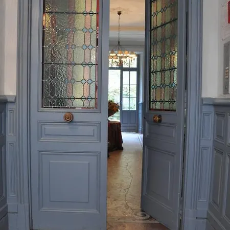 Voltaire Apartment